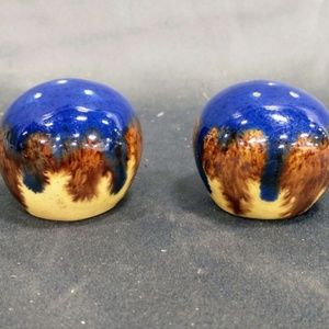 rare Lorenzen Lantz pottery salt and pepper shakers. 1.5 inch